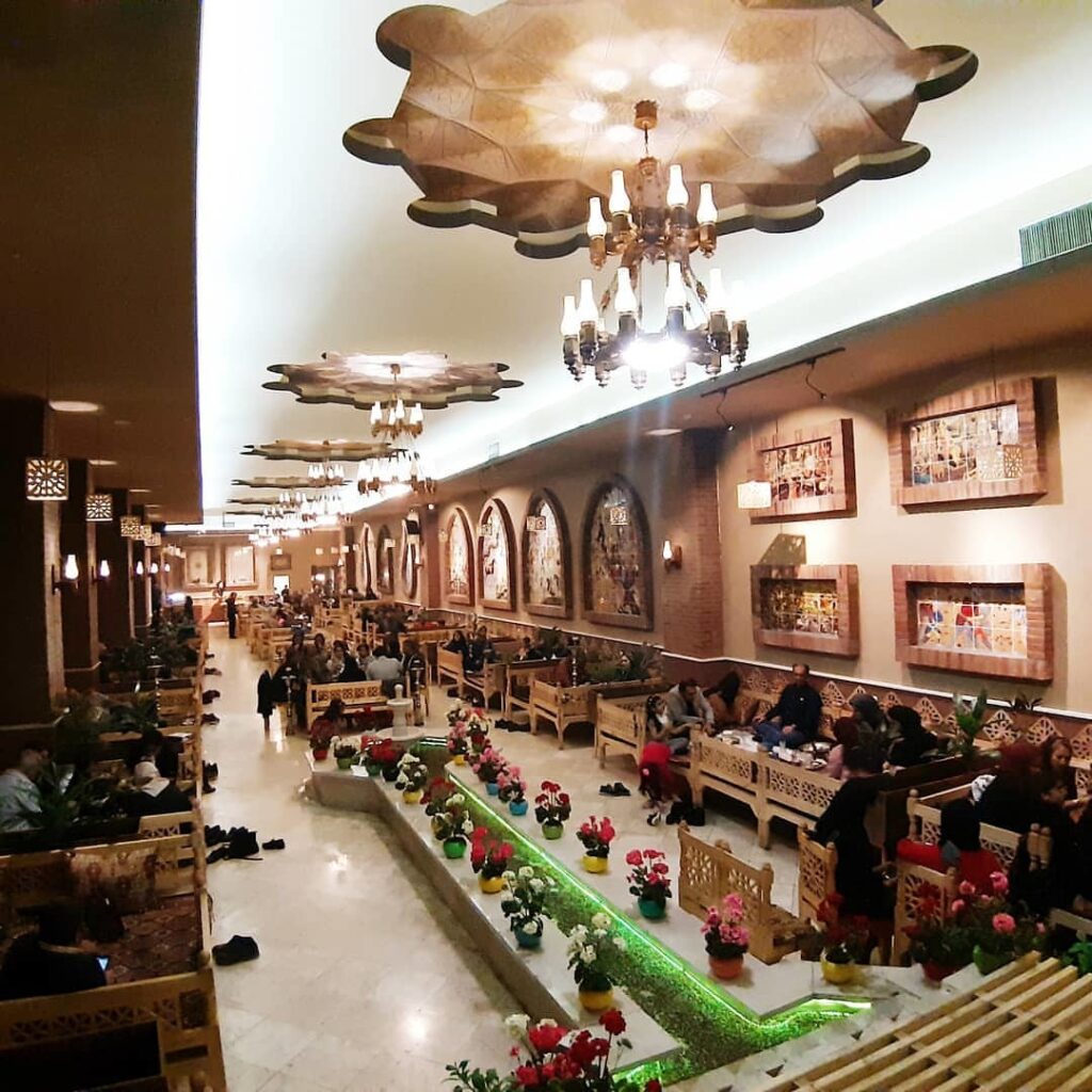 رستوران عمارت کلاه فرنگی